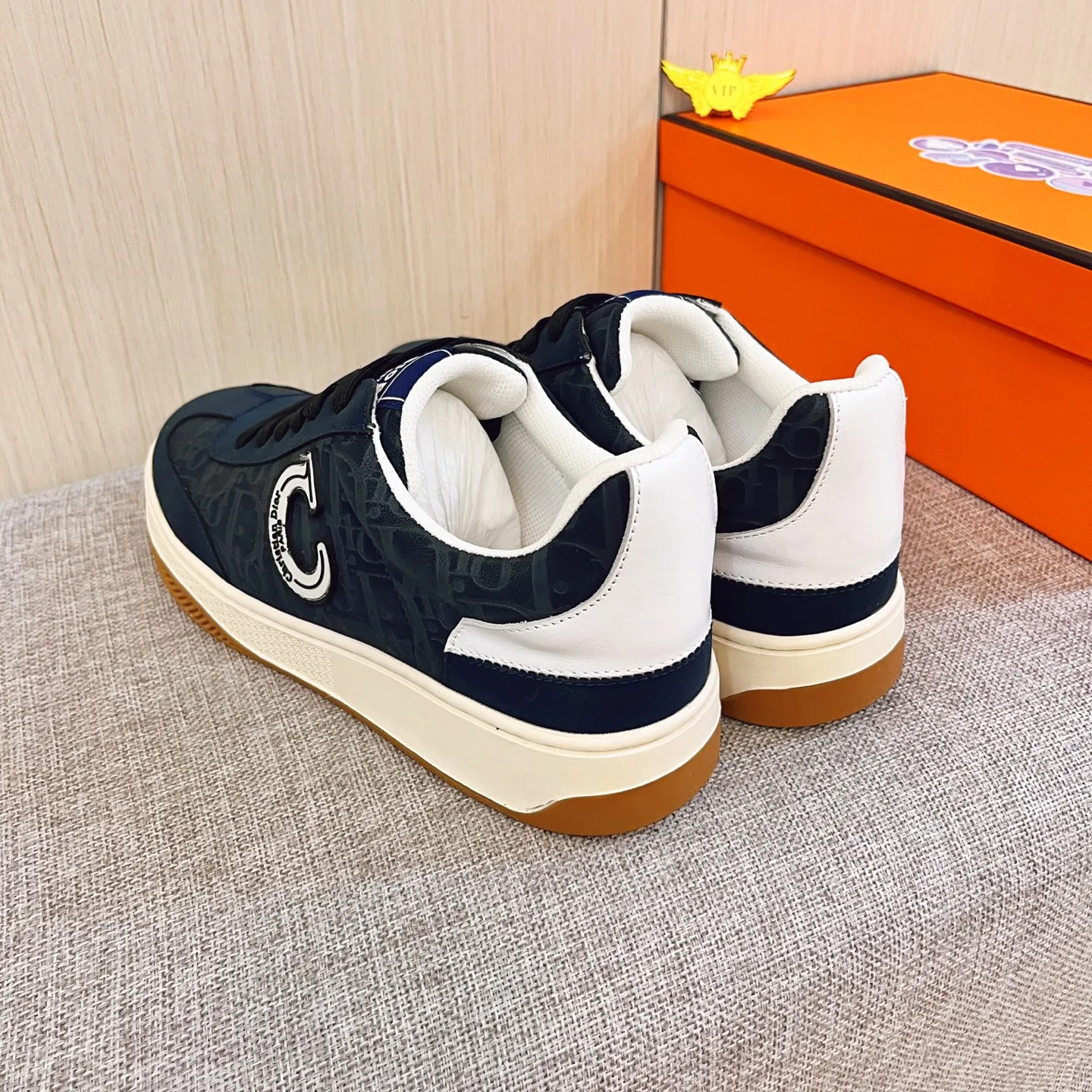 🚘🚘Factory batch 400💰[Dior]🔥Men's high-end brand of shoes official website 1:1 latest masterpiece: the upper is made of first-layer cowhide imported from Italy with a comfortable and breathable lining➕original non-slip and wear-resistant outsole🔥, making walking more convenient and comfortable! An exclusive new model, a stunning work, a beautiful 1:1 replica [color] compared to the official quality! Create a fashionable personality to set off your uniqueness! A must-have for trendy men! Classic🔥Size: 38-44 Color: 🔥Multiple colors available🔥.